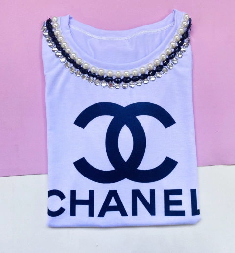 T SHIRT - LUXE WHITE - CHANEL - COM PEDRARIAS
