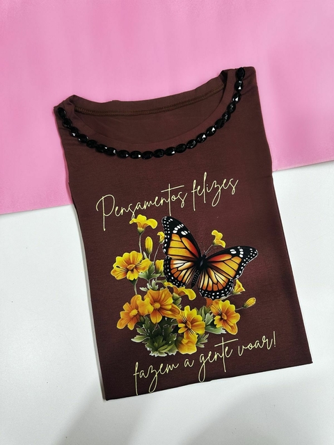 T SHIRT - LUXE BROWN - PENSAMENTOS FELIZES FAZEM VOAR - COM PEDRARIAS - comprar online
