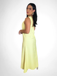 VESTIDO LONGO EM VISCOSE COM DECOTE HALTER TORCIDO - AMARELO MANTEIGA - loja online