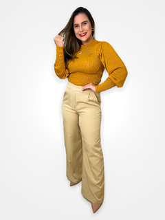 BLUSA DE LINHA COM MANGA BUFANTE E PUNHO AJUSTADO - MOSTARDA - comprar online