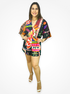 MACAQUINHO ESTAMPADO COM DECOTE V TRANSPASSADO - TROPICAL