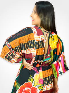 MACAQUINHO ESTAMPADO COM DECOTE V TRANSPASSADO - TROPICAL - loja online