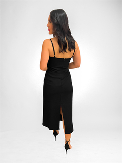 VESTIDO MIDI COM DECOTE QUADRADO na internet