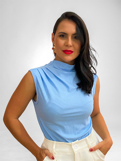 REGATA GOLA ALTA COM DRAPEADO CANELADA - AZUL CLARO - comprar online