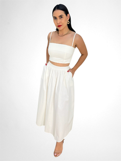 CONJUNTO DE CROPPED E SAIA MIDI