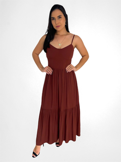 VESTIDO MIDI DE VISCOSE COM ALÇA E LASTEX ATRAS - MARROM - Lola Collection