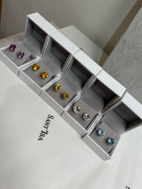 Brinco Andreia Ponto de Luz Pedras Naturais