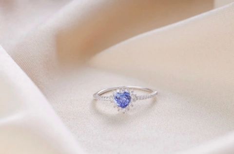 Anel Mini Coraçao Tanzanita