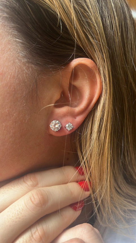 Brinco Solitário Redondo Zircônia