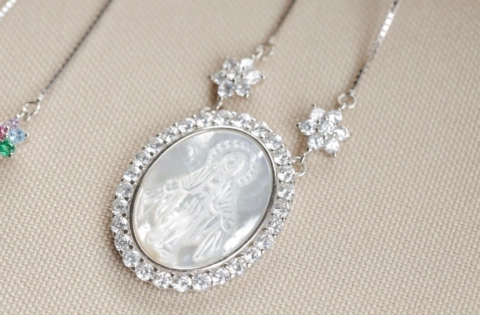 Colar N Sra Graças Madrepérola