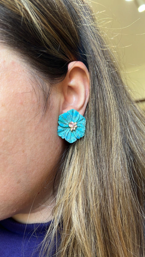 Brinco Samara Flor Esculpida