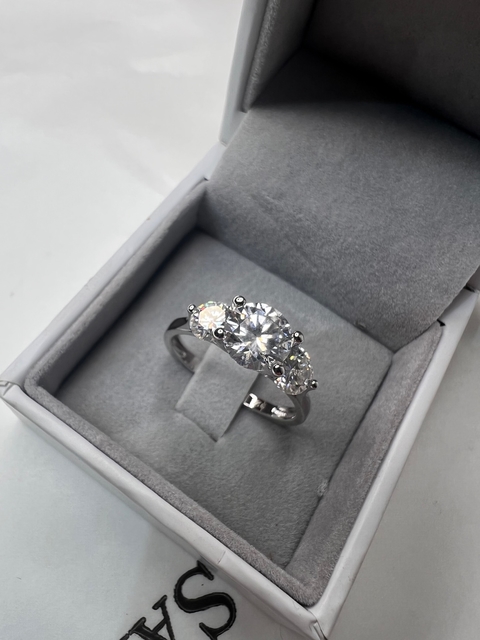 Anel Dani 3 Pedras Moissanite