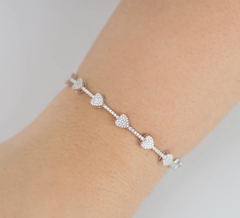 Pulseira Coraçoes Microcravejados
