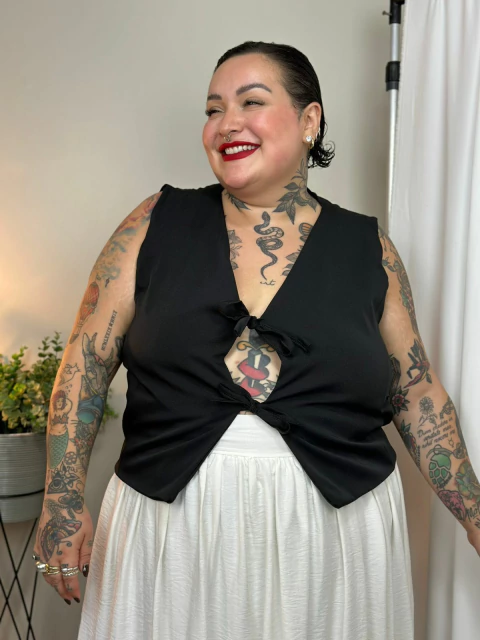 Colete com amarrações