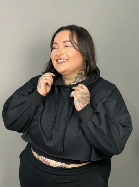 Moletom cropped preto Plus Size