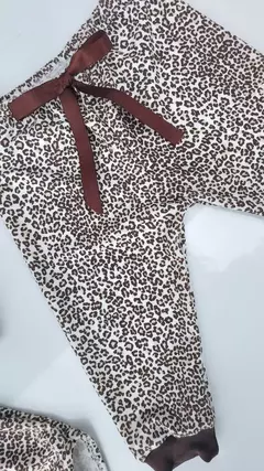 Pijama bebê animal print na internet