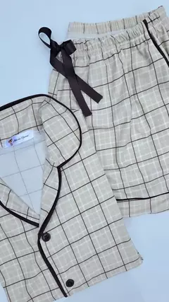 Pijama americano curto xadrez off white e marrom - comprar online