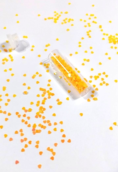 GLITTER FORMA CORAZON AMARILLO TORNASOL x1 U