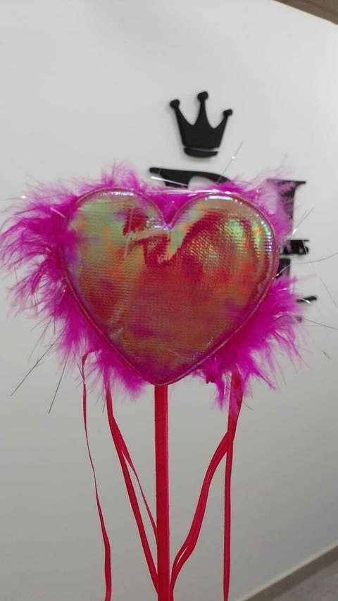 VARITA MAGICA CORAZON FUCSIA CON FLECOS x1 U