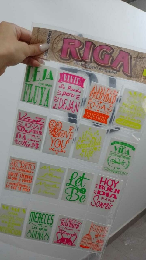 Cod. 1710 VINILOS AUTOADHESIVOS FRASES FLUO x32 U