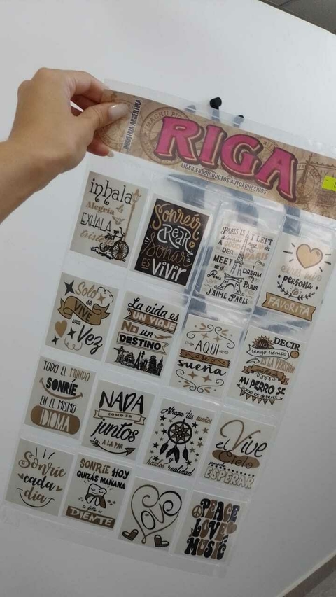 Cod. 1764 VINILOS AUTOADHESIVOS FRASES DORADO Y NEGRO x32 U