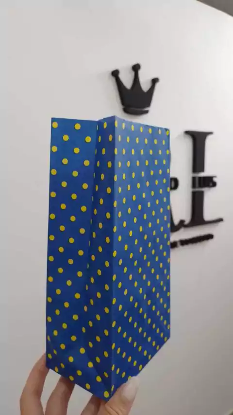 BOLSITAS DE PAPEL AZUL CON LUNARES AMARILLO x10 U