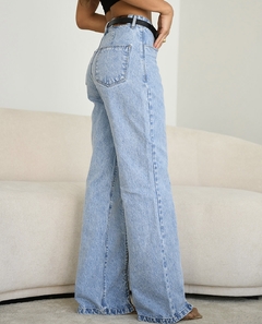 Imagem do CALÇA WIDE LEG ZIPER FRONTAL LAVAGEM CLARA MARMORIZADA ALCANCE