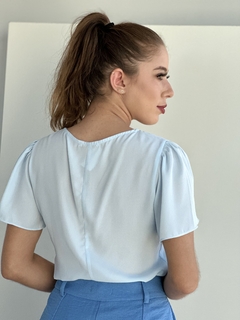 BLUSA GOLA BICOLOR AZUL na internet