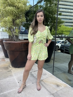 SHORT LUAR VERDE FLORINDA na internet