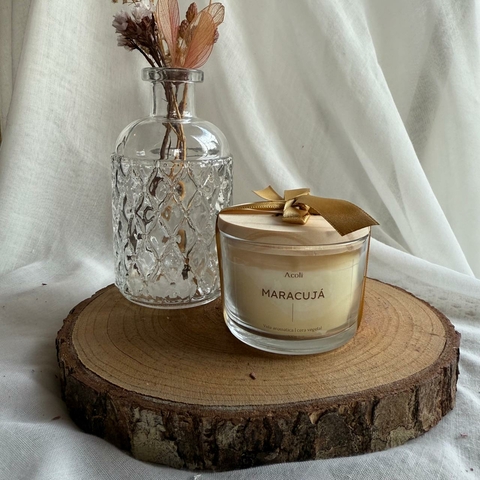 * Vela Aromática Maracujá 100gr (tampa de madeira) - Renovação - A.coli