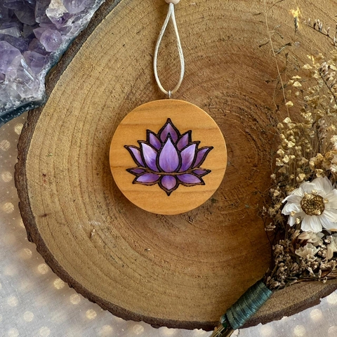 * Flor de Lótus de Madeira (mini bolacha de pendurar) - Marcenaria de Los Andes