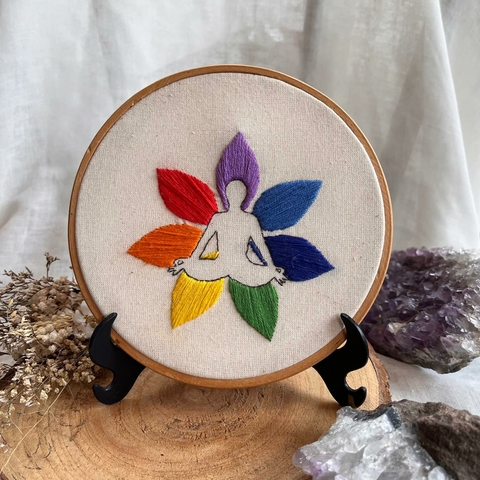 * Quadro Bordado Chakras 15cm - Balaio de Fios