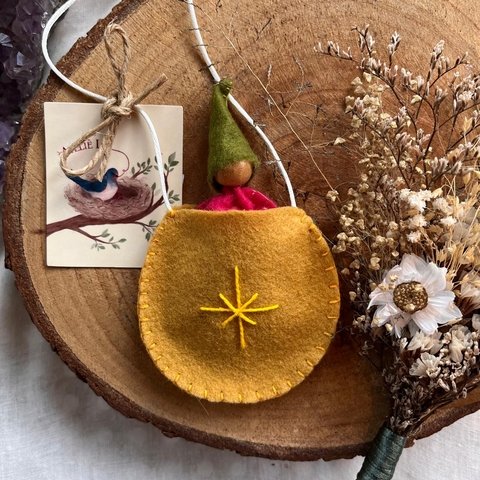 * Colar Folha com Seres Encantados - Atelie Lis