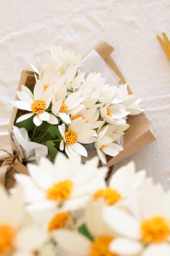 RAMO MARGARITA AMARILLO en internet