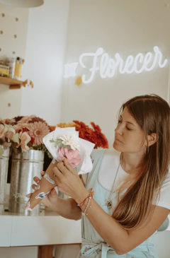 CURSO ARMA TU FLOR (entrar al link https://byflorecer.tiendup.com/curso/arma-tu-flor/ ) - comprar online