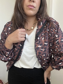 Jaqueta corta vento bomber animal print na internet