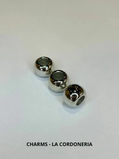 UNIDAD CHARMS REDONDO PLATEADO - LA CORDONERIA