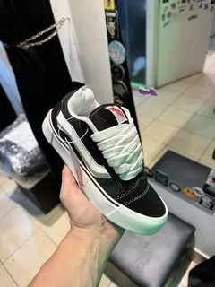 2X1 KNU SKOOL + 2 PARES DE MEDIAS DE REGALO en internet