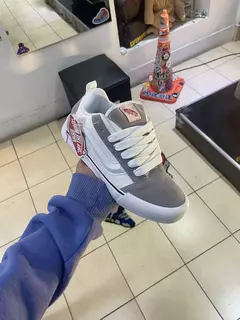 Imagen de 2X1 KNU SKOOL + 2 PARES DE MEDIAS DE REGALO