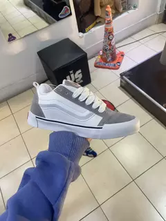 2X1 KNU SKOOL + 2 PARES DE MEDIAS DE REGALO