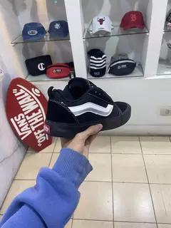 2X1 KNU SKOOL + 2 PARES DE MEDIAS DE REGALO - OUDEAM!