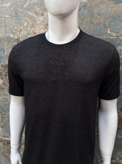CAMISETA CAVALERA COMFORT PREMIUM EMBOSSING na internet