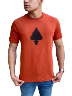 CAMISETA MCD REGULAR ALAMBRADO TERRACOTA - comprar online