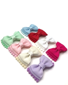 Laço gravatinha com pompom