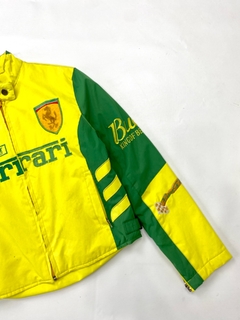 Jaqueta Racing Ferrari Amarela (P) - Odevy Brechó