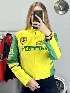 Jaqueta Ferrari Verde Amarela Sem uso (P) na internet