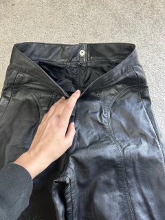 Mom Couro Legitimo Vintage Preta (36) - Odevy Brechó