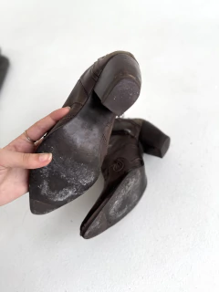 Imagem do Bota Couro Borboleta (36)