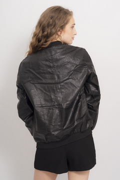 CAMPERA ECOCUERO JIMIN - I AM | Indumentaria