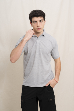 CHOMBA PIQUE NICK - I AM | Indumentaria